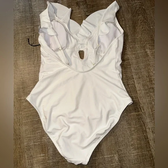 NWT Shade & Shore (Medium) Brand New White One Piece Swimsuit with Ruffle Straps - Picture 3 of 6